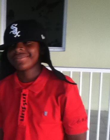 Petit black de 14 ans boutoneux qui veut devenir célebre