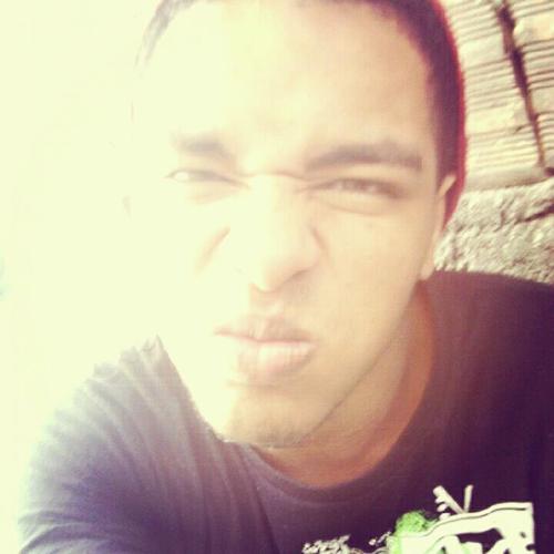 O mundo acaba hoje (♪) e eu me preocupando com a porra de uma BIO ! 
http://t.co/XQyto2bMwj