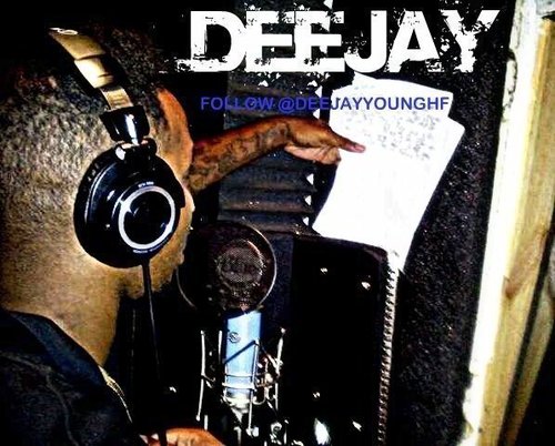 IM DEEJAY DA YOUNG SWAGG IM FROM LOUISIANA BUT I STAY IN FORT WORTH TEXAS IM IN AH GROUP CALLED(YOUNG HOLLAFAME)WE DA LIVEST IN OUR CITY FWM