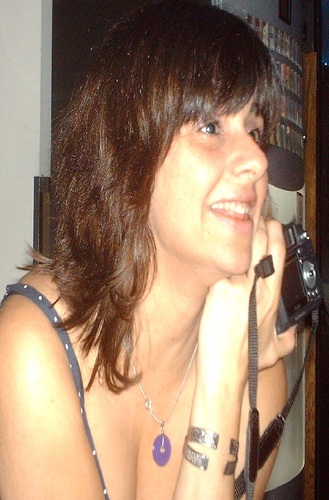 Psicopedagoga, maestrilla, secre de dirección, coordinadora de comunicación, profe de la uned, y en mi tiempo libre disfruto enredando con hilos y agujas