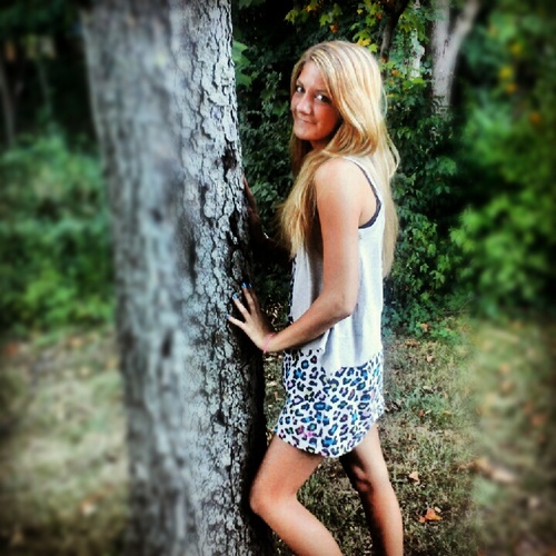 Rickena; 19 years young; I tend to speak my mind; Pretty chill;  (: #TeamFollowBack