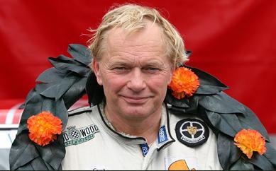 Les Ely is an experienced classic car racing driver who has a car repair and restoration company CL Panelcraft which is based in the UK and established in 1970.