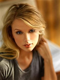 i Luv taylor swift and i follow bck what more could u want