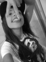 Sinto mais do que demonstro. Sei mais do que aparento.
— Renato Russo.