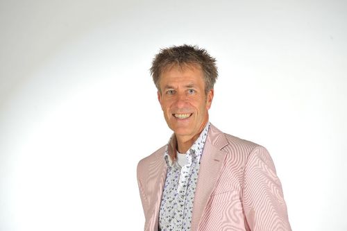 voormalig directeur basisonderwijs, freelance verslaggever amateurvoetbal DVHN