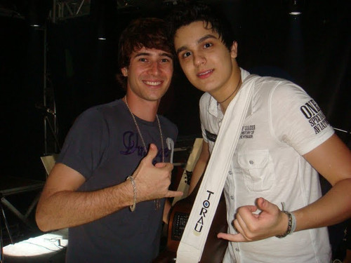 Inês , apaixonada pelo @DyegoAlves_  Portugal ! 
OBJECTIVO: estar nos braços do meu idolo ♥
Dyego seguiu-me ♥  : 06/02/2012
Parceria  @Nosso_Dyego_PT