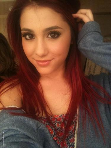 I LOVE @arianagrande