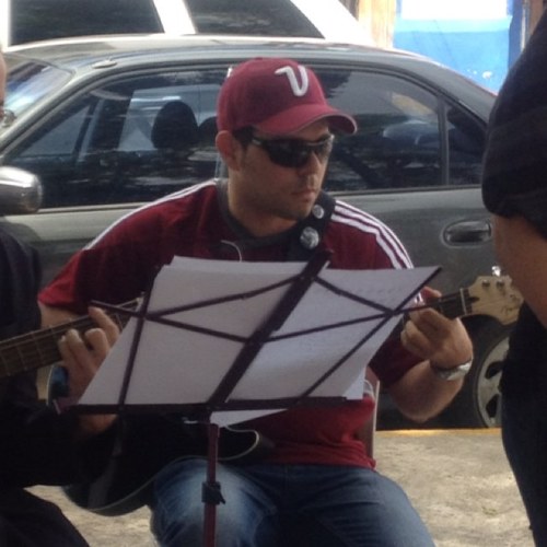 Guerrero1421's profile picture. No soy musico pero cuando puedo juego a serlo, la Musica es el alma de la vida, sin ella sencillamente no existiriamos!