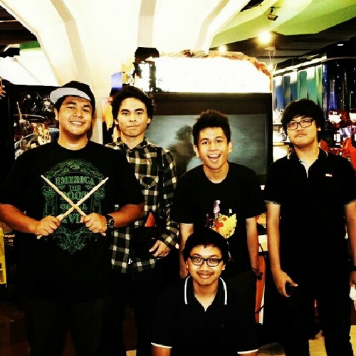 SpaceShuttle__'s profile picture. @aditprasts @bagusdanny @kevinkadee @aldyprtmaa | up all night band cover - space shuttle http://t.co/i0buB8TO | Booking Contact ☏: 085694033925