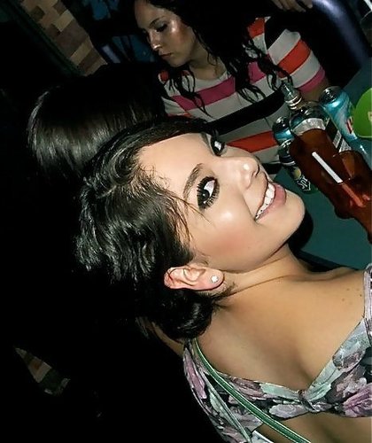 saharalopezh's profile picture. 