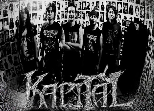 Akbar Haka (vocal), Beng (Bass), David Haka (gitar), Ivan (Drum), dan Dani (gitar)