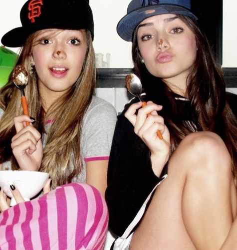 - Aqui nesse twitter voçê vai encontrar algumas manias de primas , Segredinhos, prefência, piadinhas e tudo mais ; seguimos quem nos segue de volta ;;D
