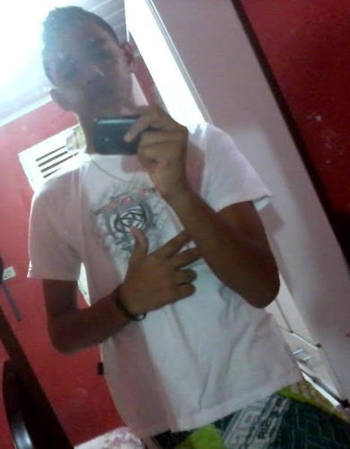 Ele é muito importante pra mim, sem ele eu não seria nada, quero sempre ter ele ao meu lado, amo muito ele ♥       @RaayMartins_ aqui [:
