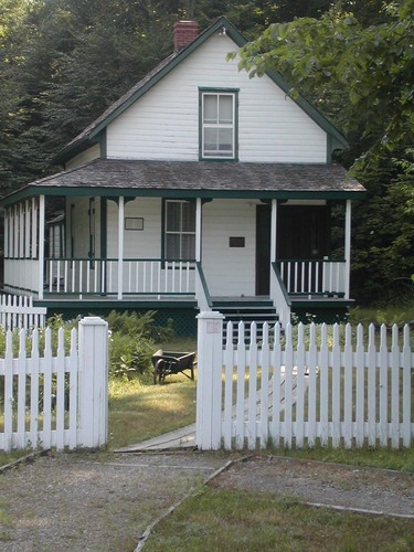 Telling the story of all of us! The Haliburton Highlands Museum features ever-changing exhibits, a historic house (circa 1880) and a working blacksmith's shop.