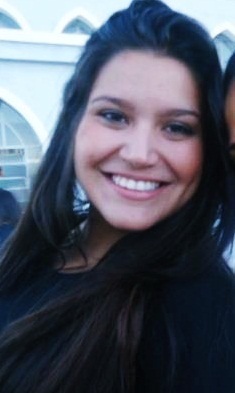 Não consigo ser discreta. Falo alto, dou risada de tudo, adoro falar. Confiante. 18 anos , AutoCadista é feliz .