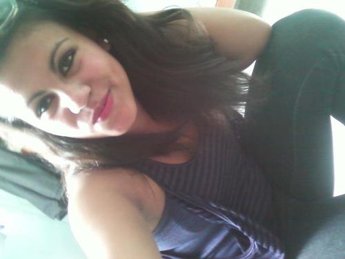 Elα é perfeitα, mαs tem inúmeros defeitos.
Elα fαlα αlto, gritα, dá gαrgαlhαdαs, mas se fαz de tímidα.
Elα é sαntα, mαs sabe provocαr ★