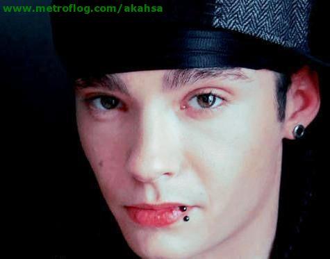 C-H-I-L-E ♥ ㋖
awww  Hola Me llamo camilaa! em ttenGo 17 añittos.. & AMO
 TOM KAULITZ  Me Encantta  :O te Juro! Forever No Lo Cambio Por Nadaa C: Foreveer