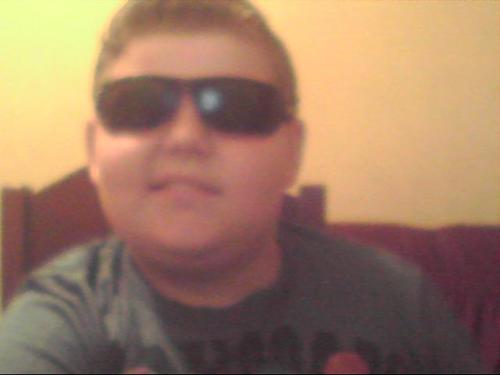 tenho 12 anos torço pro São Paulo gosto de quem me  gosta amo quem me segue sigam #BRITNEYSPEARSBR,#GASTROFOTOGRAMA e #NATHAN
