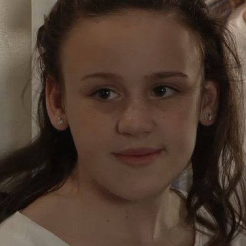 Faye Windass. Live with foster mum anneh & love teh tweet *Not Ellie Leach