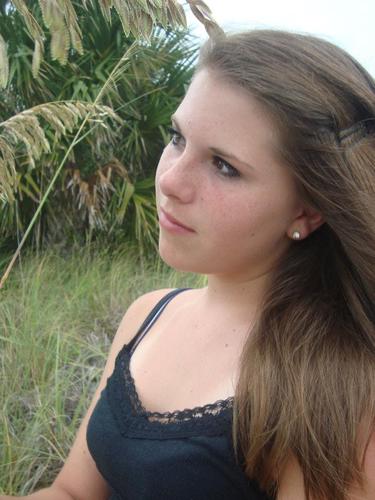 Hi! I'm Elizabeth and I love @onedirection! I also love to dance; it's my passion and I will never stop! :)