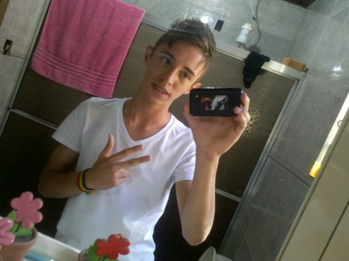 Foda-se a sociedade que ainda me julga. Eu vou zoar na rave eu vou de bike até a lua ♫ Cone Crew Diretoria