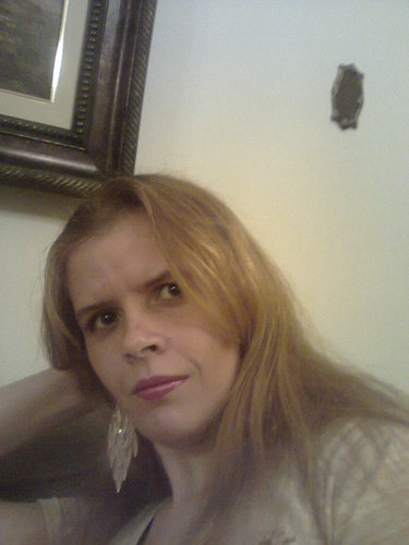 Sou uma mulher que td o que deseja é encontrar um grande amor... ser feliz..