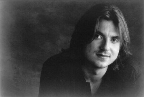 Born: Feb. 24, 1968
Died: March 29, 2005
I tweet quotes from Mitch Hedberg, and I RT one-liners.