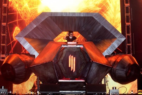 i love to make music and drop the F***cking bass HARD!!