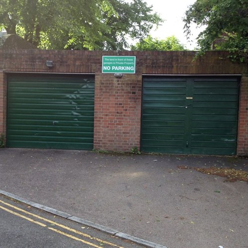 raginghousewife's profile picture. 