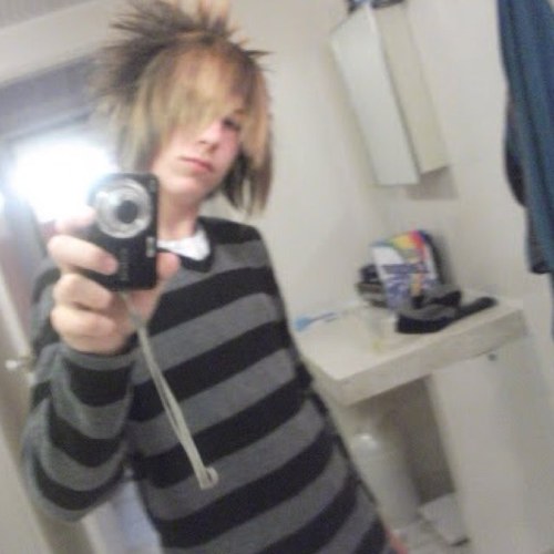 Hi I'm Jesse I'm Bi 18 Single and in my opinion I'm awesome you all just want to be me {RP}