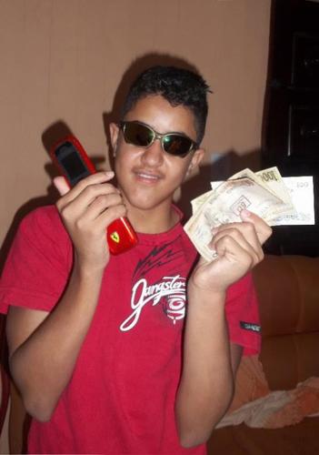 2012 ta chegando e o mundo ta acabando.... já que nós vamos morrer,então vamos morrer portando.porra!