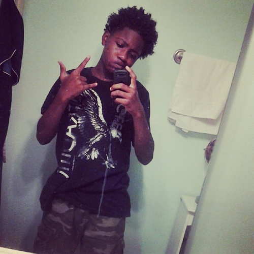 Dis donte (aka lildunny) just follow me and my bae @_HeAteMyCum and den follow my cuzin @fuck_my tattos