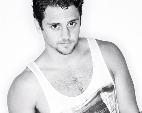Seguido por Ucker Oficializados For @UCKNEW dia 01/03/12 FC  Uckermanniacos - AL, Um Fã Clube Dedicado A Christopher Von Uckermann com Novidades e Informações.
