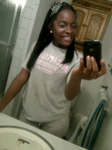 followwwwMeee(: please im #Tfb     #Cheerleader& #teamGotATat(: & goo follow my bestfriend / ride or die @iLoveJanique #FreeMyNiggaSHANAE !