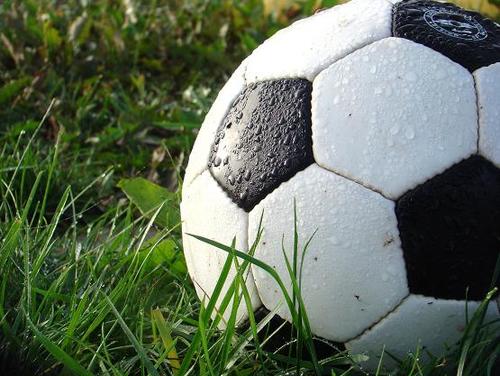 Hay dos tipos de espectadores: aquellos que aman el fútbol y aquellos que aman la moda o el fenómeno social. Siguenos si eres de los primeros ;)