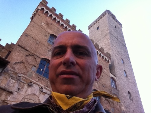 Ingegnere civile strutturista. Amministratore Impresa Generale Costruzioni Pizzi B.. Padre di 4 figli. Imprenditore nel settore turistico alberghiero.