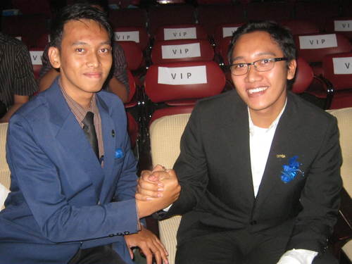 Khalifah ulil amri, Kebahagiaan bukan milik mereka yg hidup dalam kemewahan, tapi juga milik mereka yg hidup dalam kesederhanaan tapi tak lupa berucap syukur.