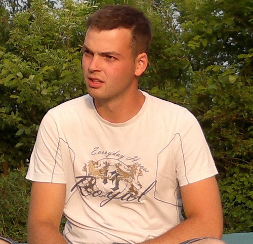 alleeksis's profile picture. 