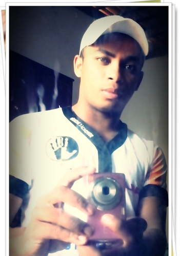 →. #) O q αdiαntα eu dizer oque eu penso de mim
se cαdα um tem suα opiniαo ≈→
╭∩╮(︶︵︶)╭∩╮
Ịƨƨɵ ḗ ᵽαяα αƨ ᵽэƨƨɵαƨ ɋȗэ ᵰαɵ ɱэ ʗɵɳɦэʗэ  э  ғαιαɱ ɱαι ɗэ ɱɨɱ