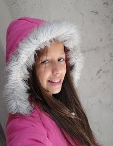 Apenas uma pequena garota em busca de seus sonhos, guerreira e amaaa demais seus amigos,sua familia e ama principalmente Deus ♥''