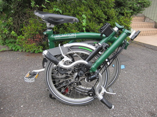 カメラ時々自転車。写真はデジタルとフィルム、両方とも撮ります。最近はα7Ⅱにオールドレンズを着けてスナップ写真を撮るのが自分の中でブームです。撮った写真はinstagramにアップしてます。　愛機：LEICA M6、NIKON F3 HP、D7000、GX7、α7Ⅱ　愛車：BROMPTON M6L