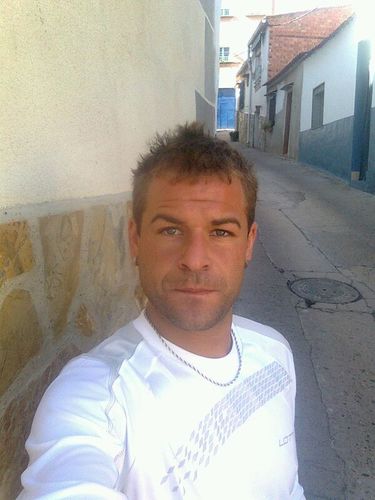trabajador,amante de la naturaleza y de la noxe.madridista