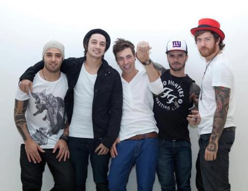 Criado no dia 09/03/2012 em homenagem a banda mais perfeita @nxzerooficial.Moderadoras: @juliane_nx @mylenadias17.
Face:http://t.co/g9KExI8qPD