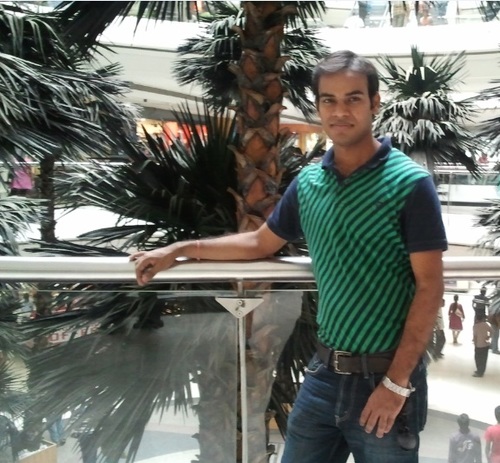 I 'm very vibrant, effervescent and a happy-go-lucky young man n loves to live life to the fullest.
High asspiration n have dreams to chase.