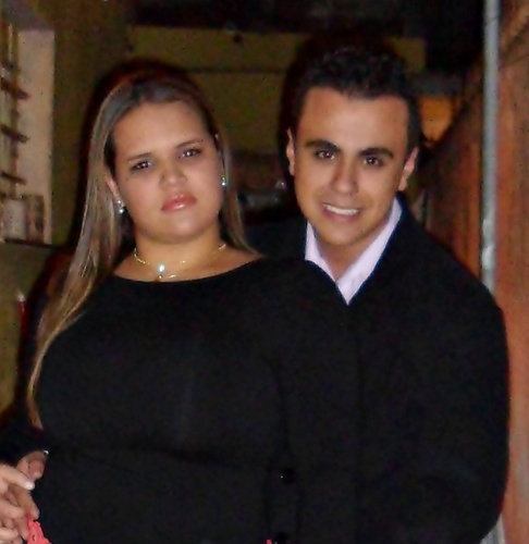 Gosto de cinema , shows , sair com minha bebê mais linda do mundo , amo minha namorada demais .. Bom esse sou eu ;)