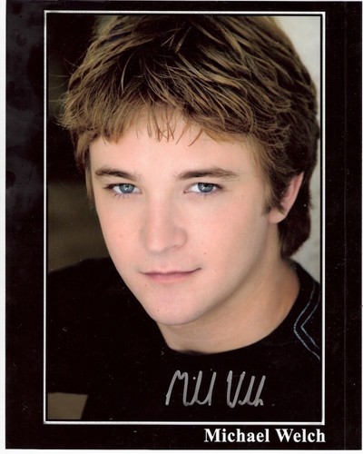 tukaindkos's profile picture. Bagi cewe/janda/tante mw ngentot follow saya,saya follow kembali