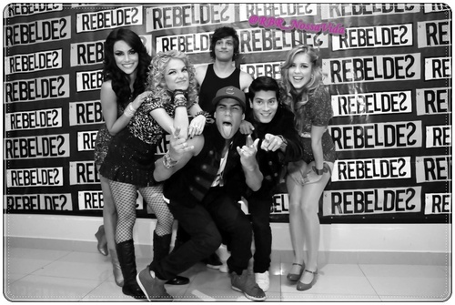 Bio é vida? minha vida são vocês: Sophia,Micael,Lua,Arthur,Mel e Chay.Dona: 
@Bea_Virgilio  Criado em : 06/11/11