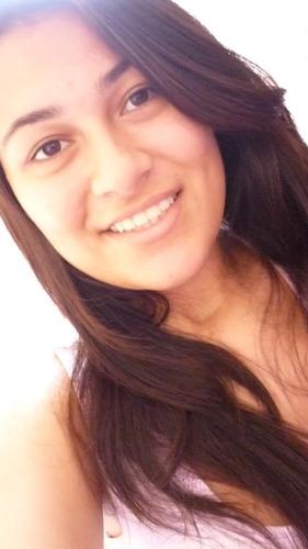 18,Universitária estressada e que gosta de gritar, amar, surtar, aprender com os erros, tirar fotos, olhar pro céu, ouvir musica ...
