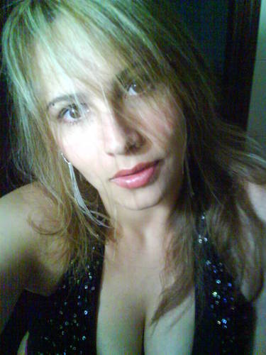 ME SEGUE QUE EU TE SIGOOOO
singer pop agora em novo show com a Banda lady rock contato para shows 015 91471184