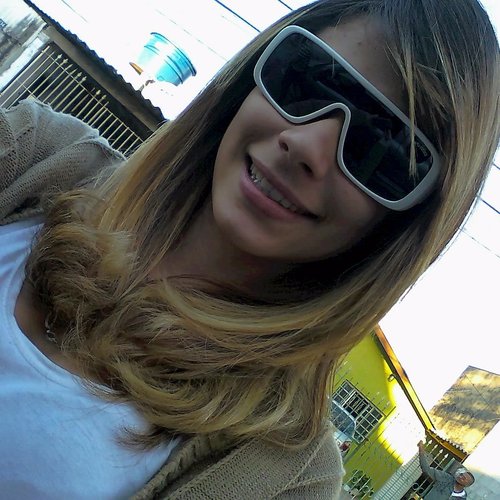 A loirinha desperta olhares,vem toda estilosa mostrando oque tem ♫ 
Bebest @caabueno__